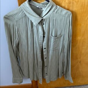 Roxy Olive Green Button-Up Blouse size M